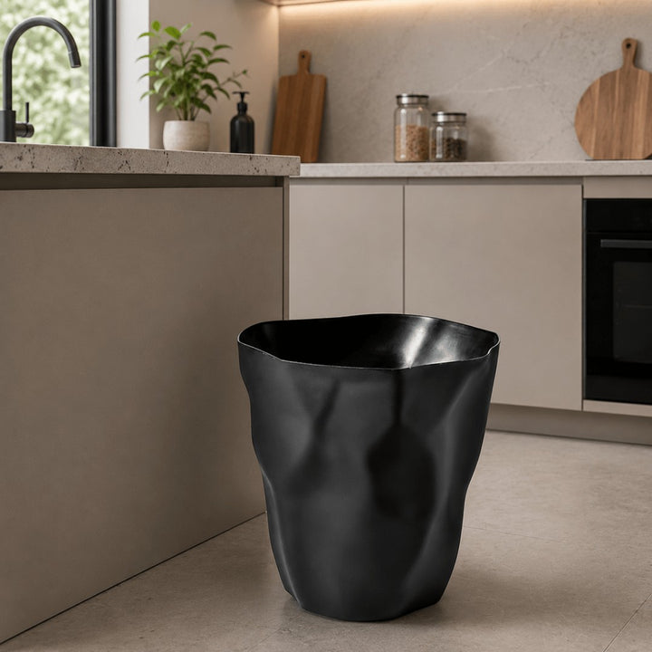 FORMAFLOW – Minimalist trash can with a distinctive silhouette