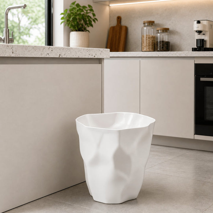 FORMAFLOW – Minimalist trash can with a distinctive silhouette