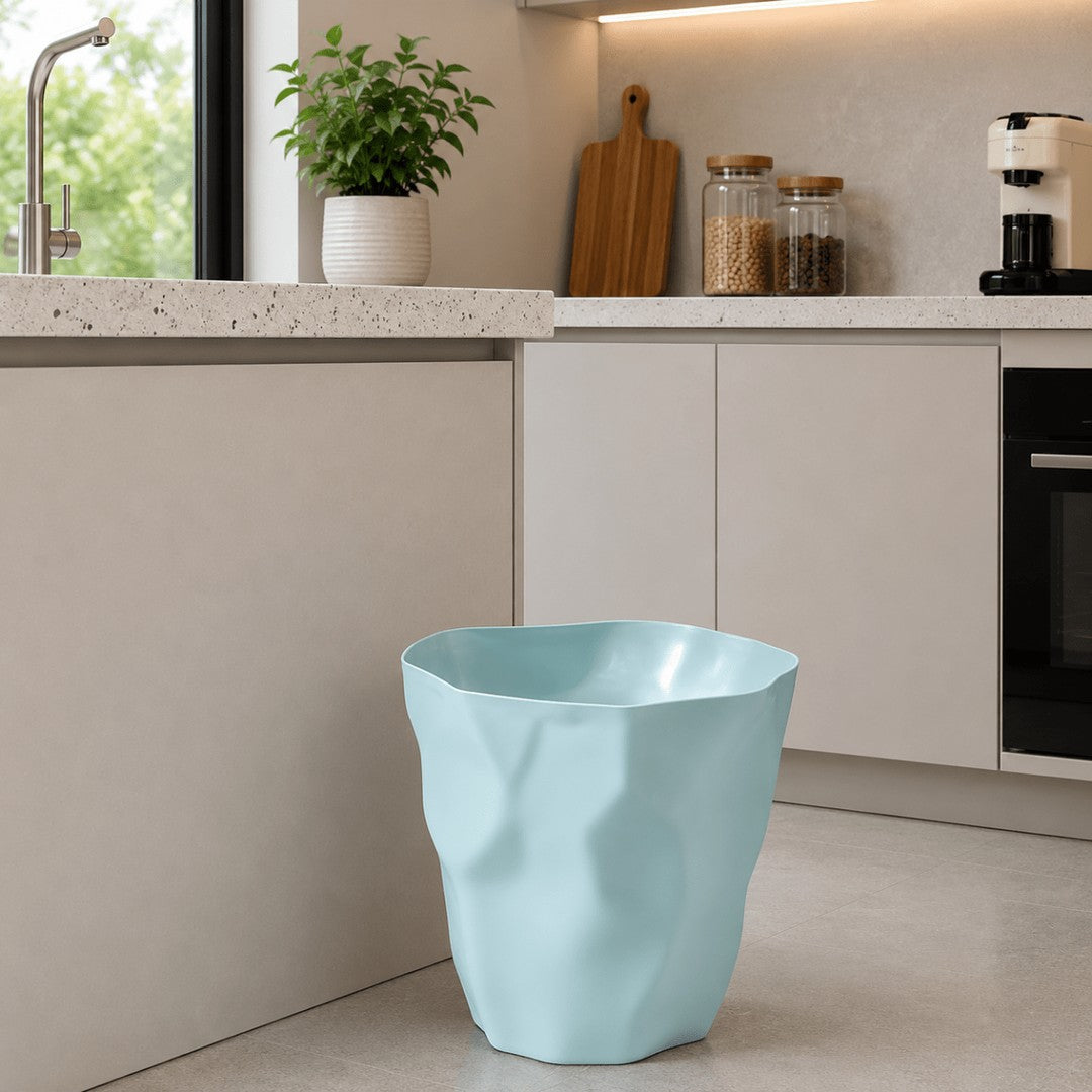 FORMAFLOW – Minimalist trash can with a distinctive silhouette