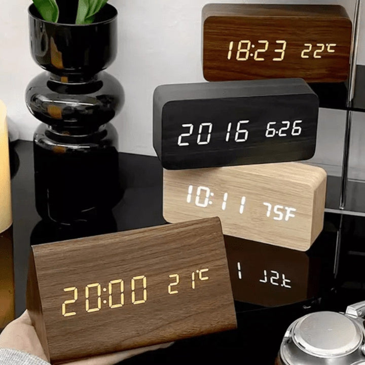 LED-Holzuhr mit Sprachsteuerung – Moderne Holzdesign Uhr mit Klarer LED-Anzeige-3