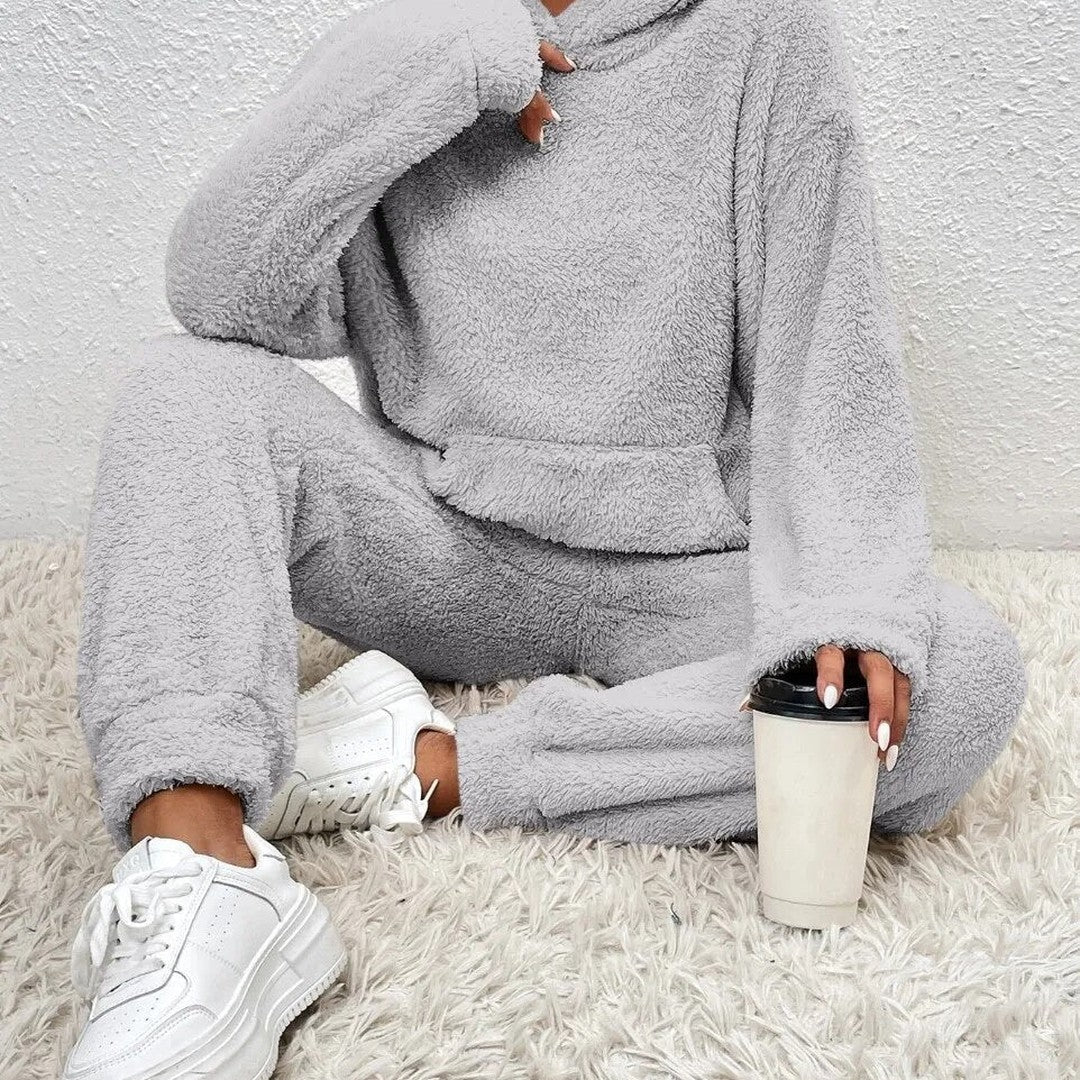 Two-piece hooded teddy fleece set, close-up of trouser hem