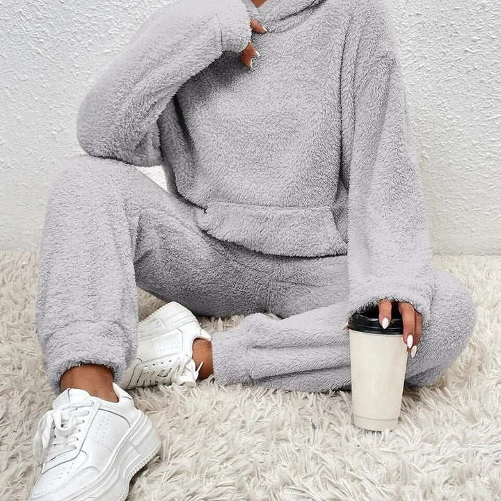 Two-piece hooded teddy fleece set, close-up of trouser hem
